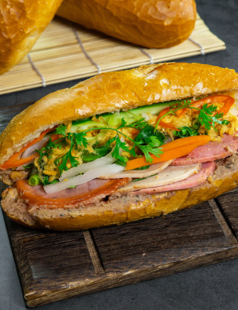 Bánh Mì Nóng Giòn – Món Ăn Sáng “Cứu Đói” Cả Ngày